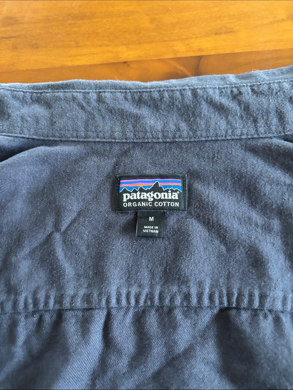 Patagonia Men's Button-Down Shirt in Dark Blue - Picture 3 of 7